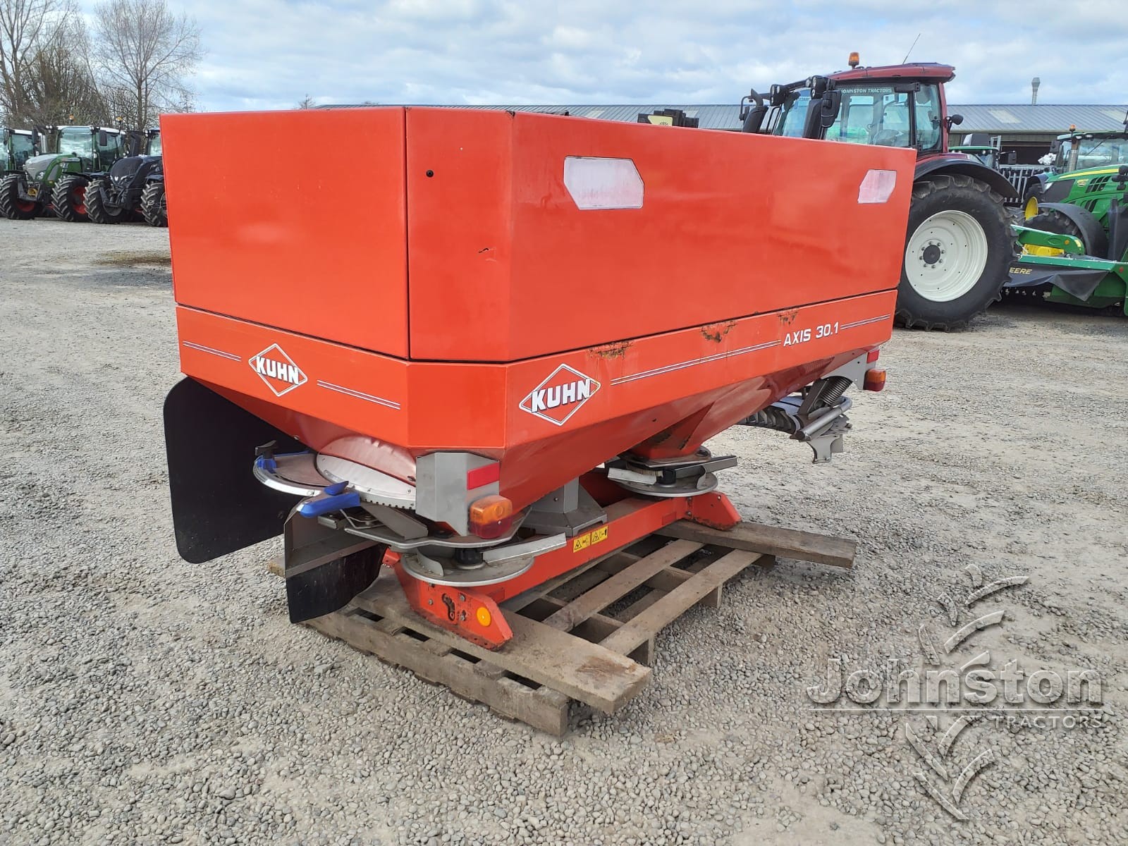 Kuhn axis 30.1 w fertilizer spreader