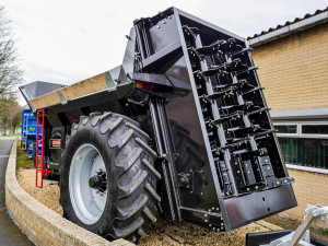 Cross Muck Spreader