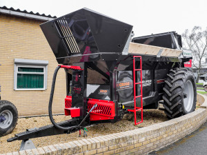 Cross Muck Spreader