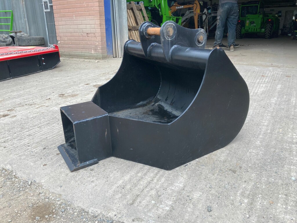 KEEN 36" CONCRETE POURING BUCKET For SaleJohnston Tractors